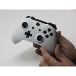 Замена защитной панели модели 1708 беспроводного контроллера Xbox One